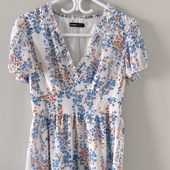 NWOT Floral Print Ruffle Dress - Picture 4 of 5